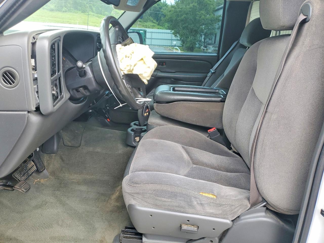2004 GMC New Sierra K1500 - Image 7
