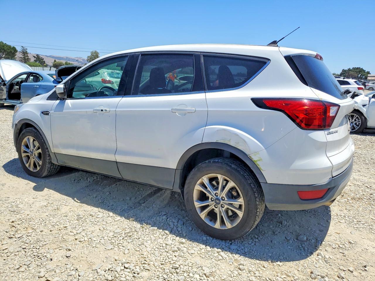 2019 Ford Escape Se - Фото 2