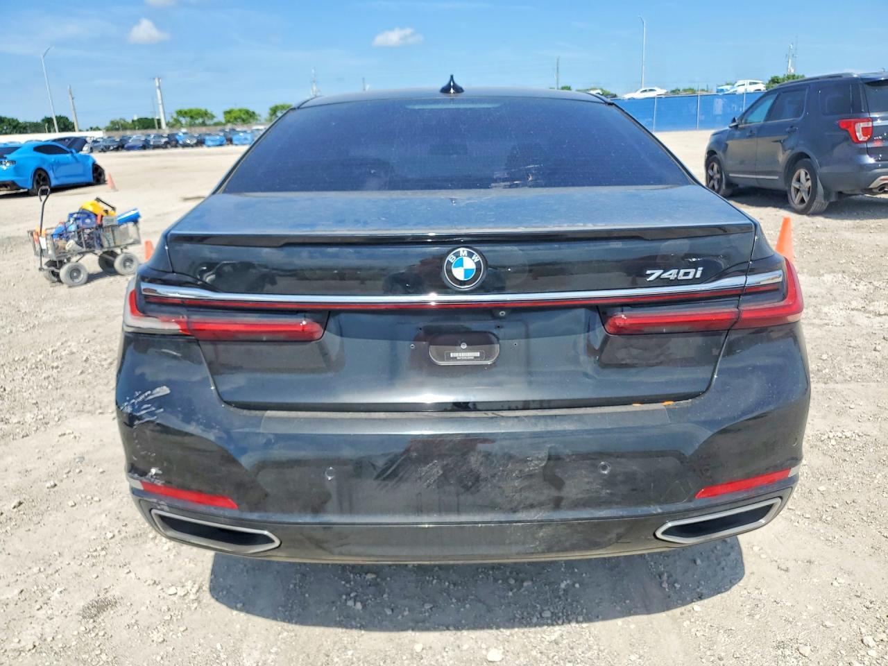 2020 BMW 740 I - Фото 6