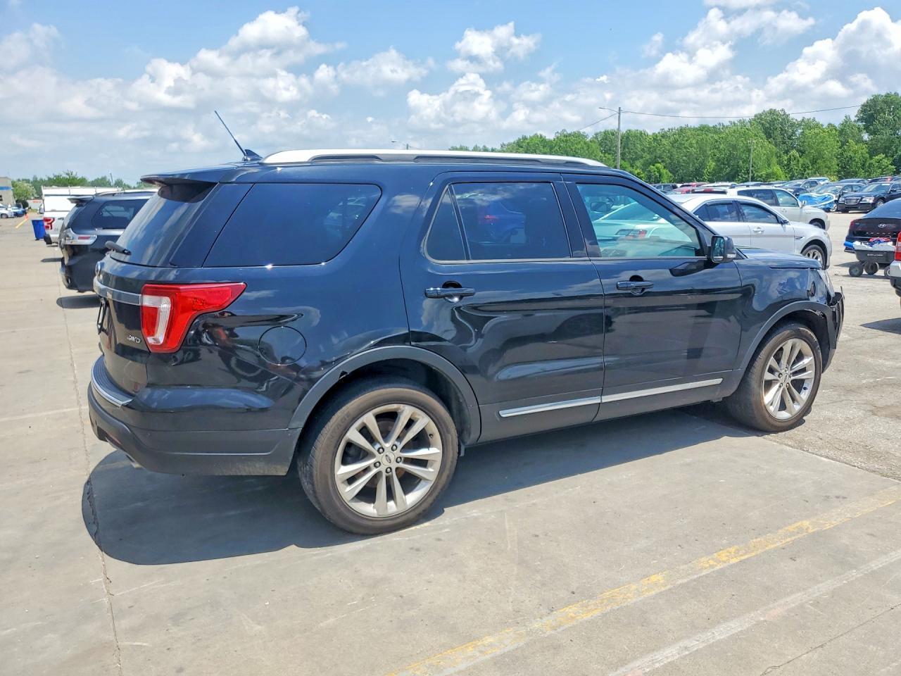 2018 Ford Explorer Xlt - Фото 3