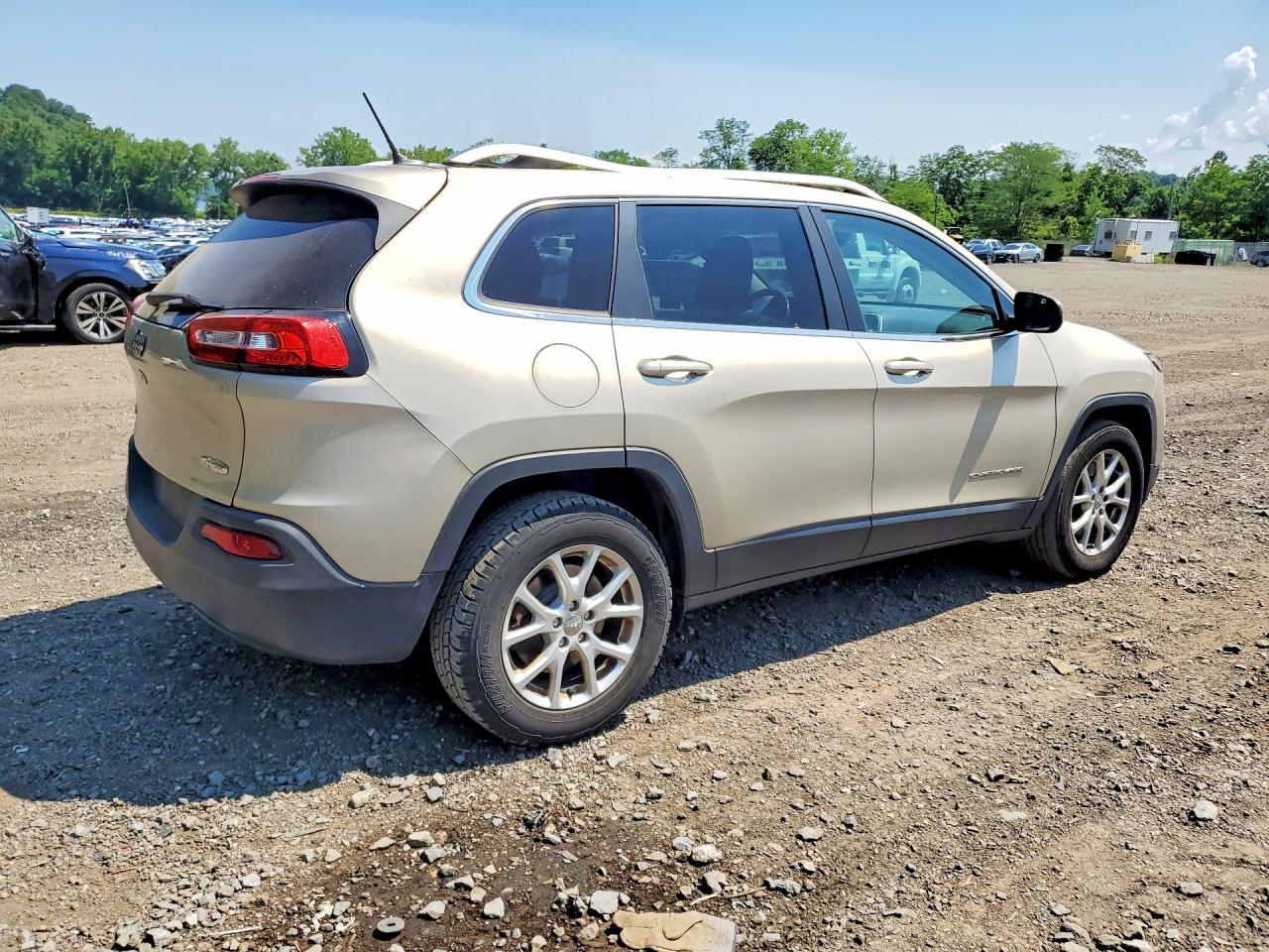 2015 Jeep Cherokee Latitude - Фото 3