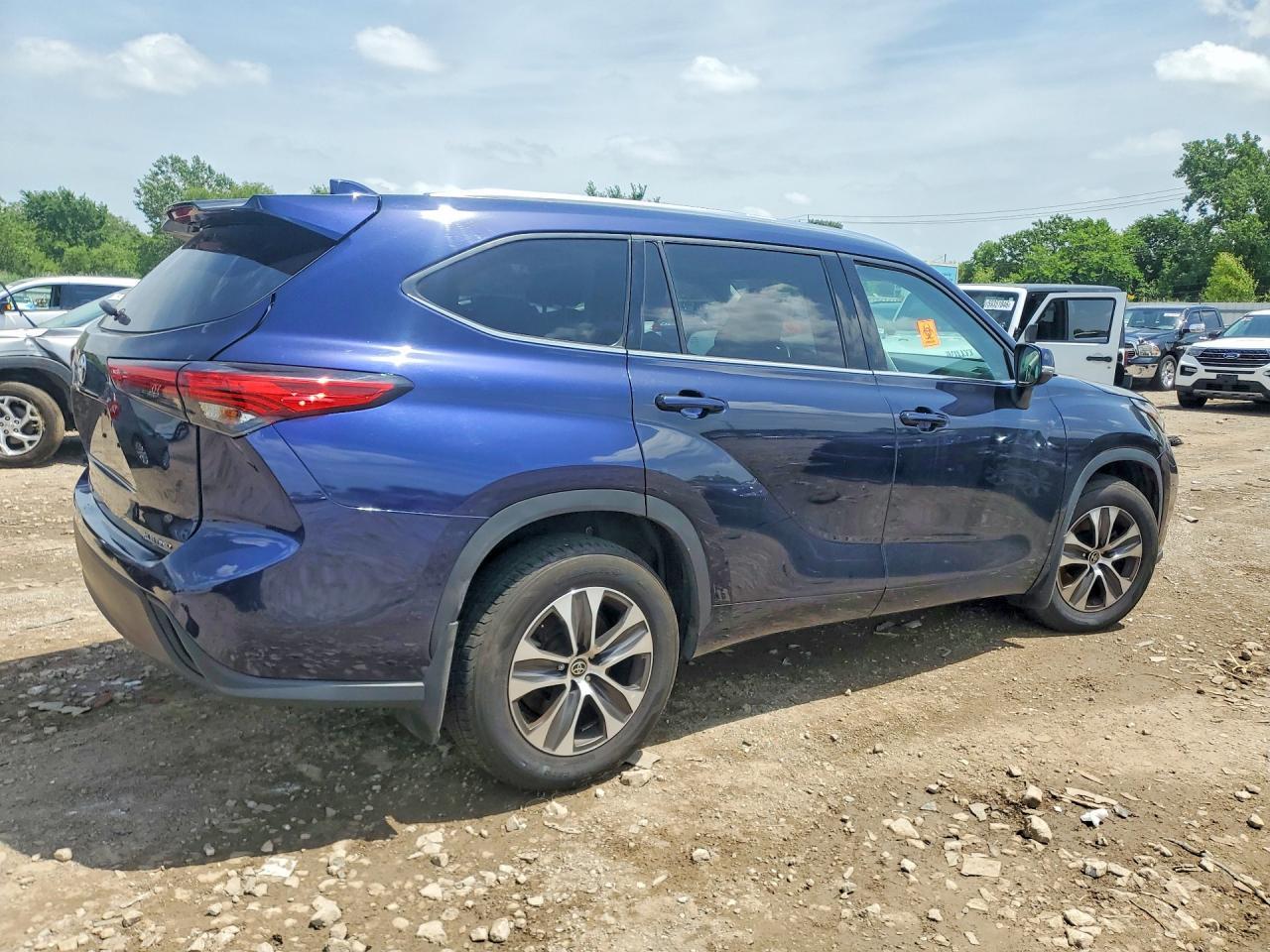 2021 Toyota Highlander Xle - Фото 3