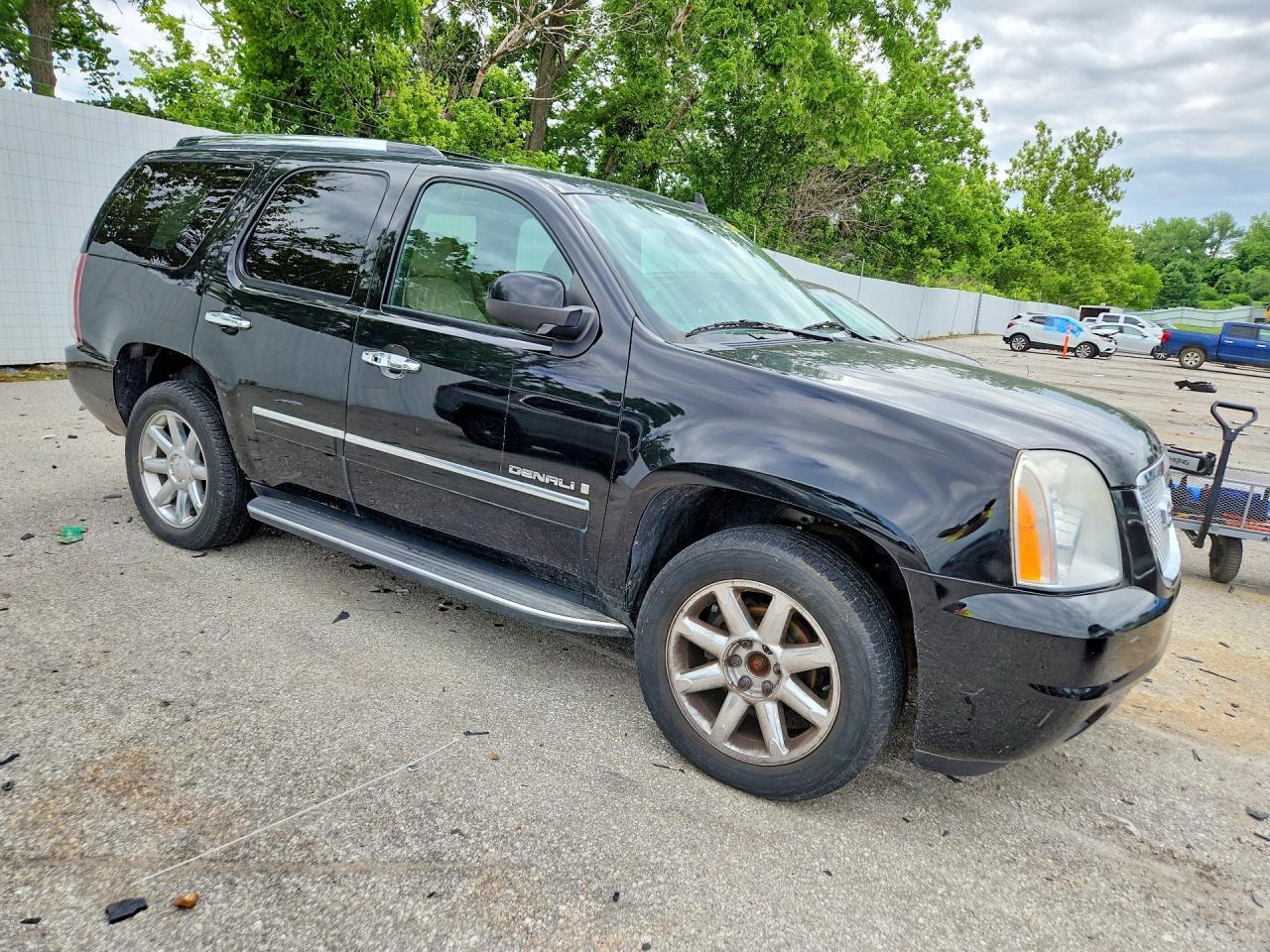 2009 GMC Yukon Denali - Image 4