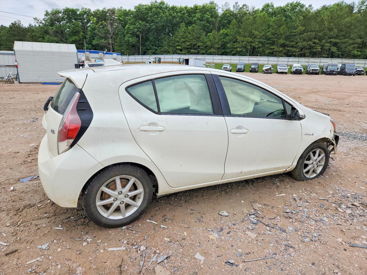 2015 Toyota Prius C Three - Image 3