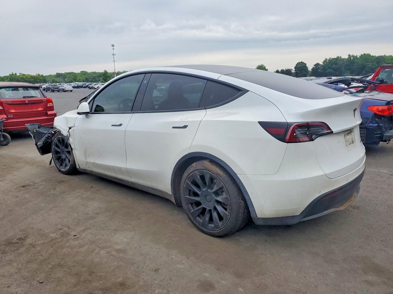 2022 Tesla Model Y - Image 2