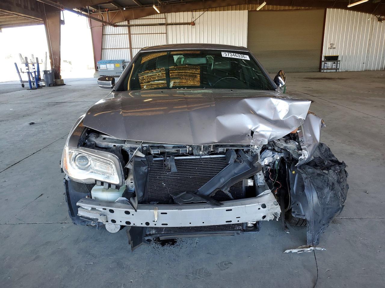2014 Chrysler 300C - Image 5