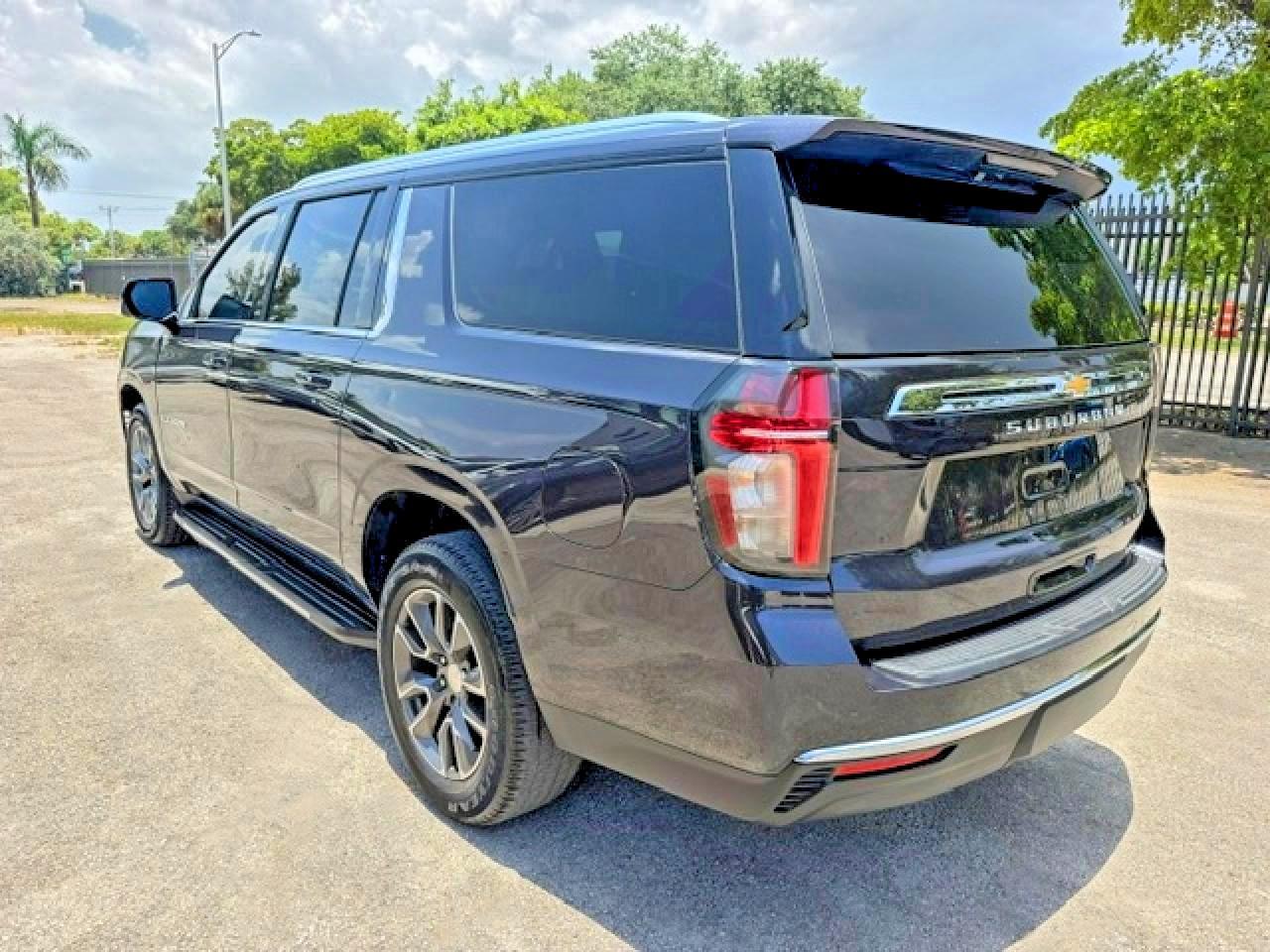 2023 Chevrolet Suburban C1500 Lt - Фото 2