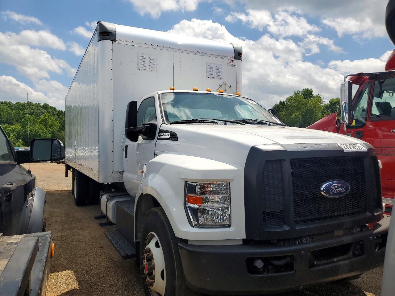 2017 Ford F750 Super Duty Box Truck - Image 4
