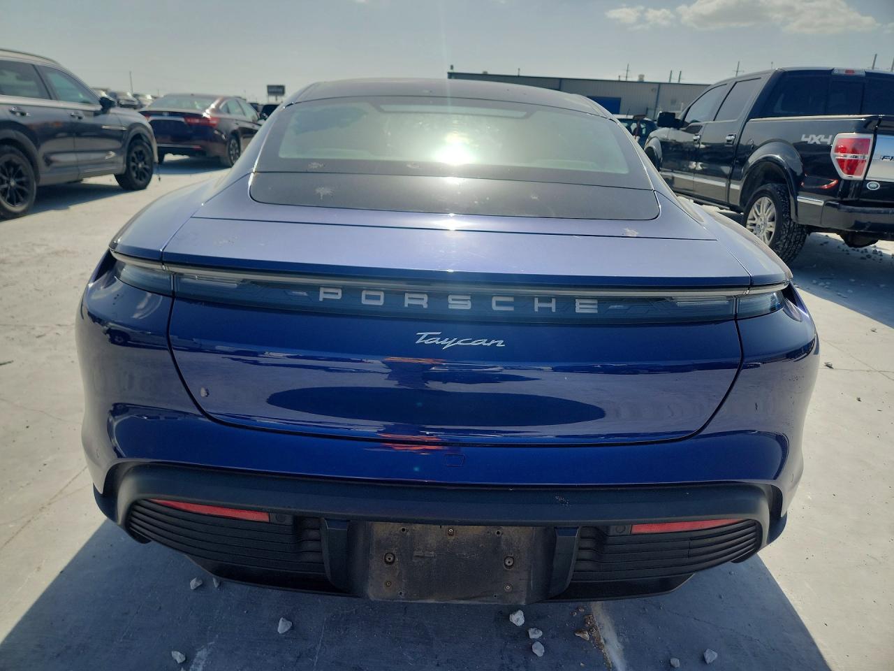2022 Porsche Taycan - Image 6