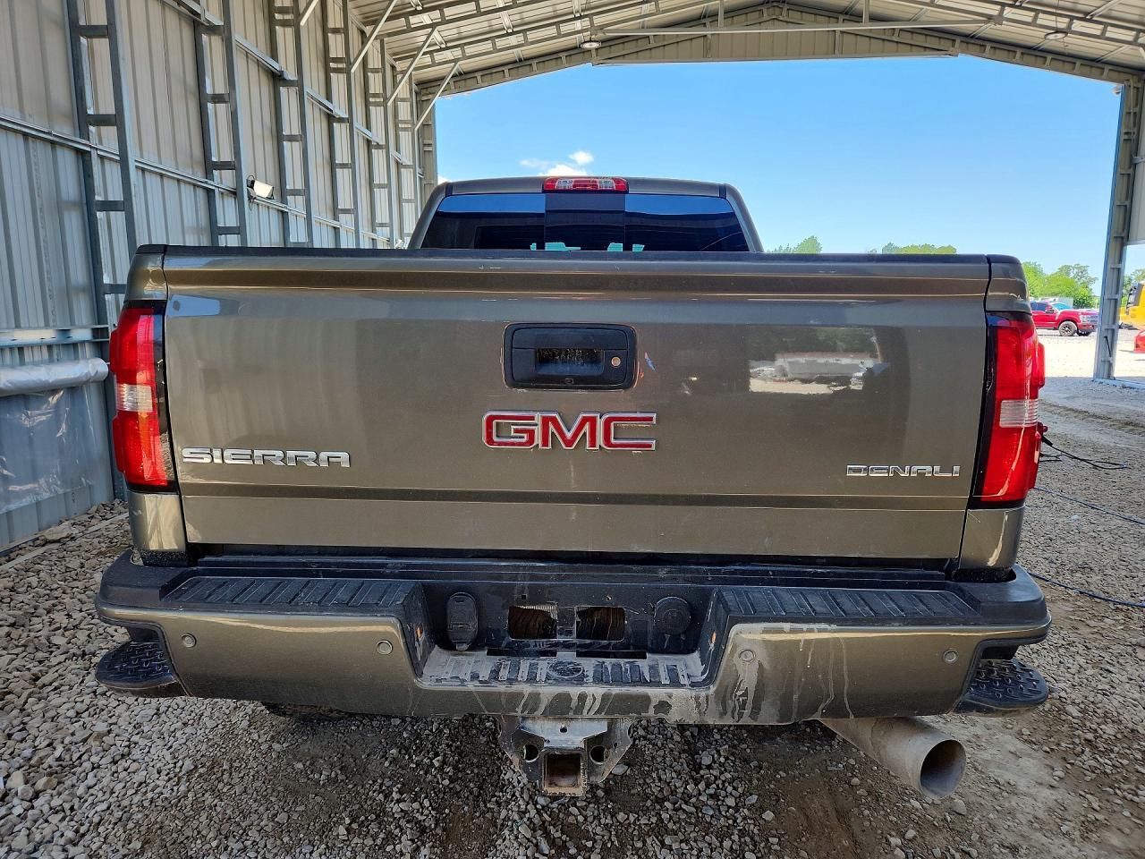 2017 GMC Sierra K2500 Denali - Image 6