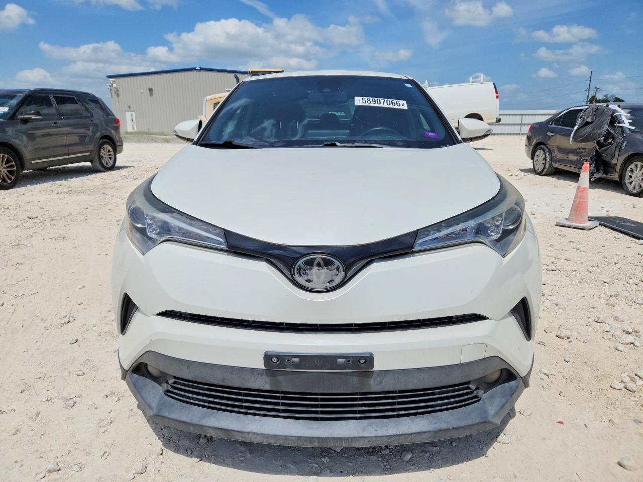 2018 Toyota C-Hr Xle Premium - Image 5