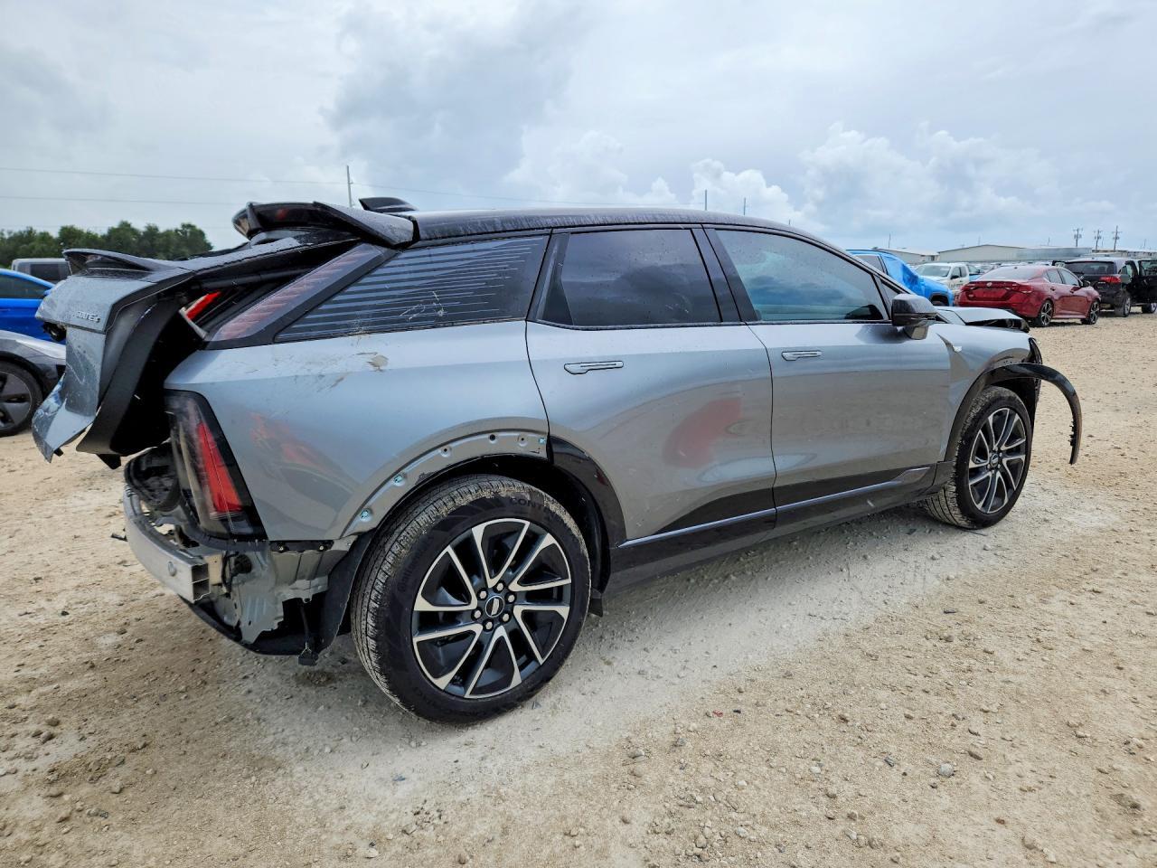 2025 Cadillac Optiq Sport - Фото 3