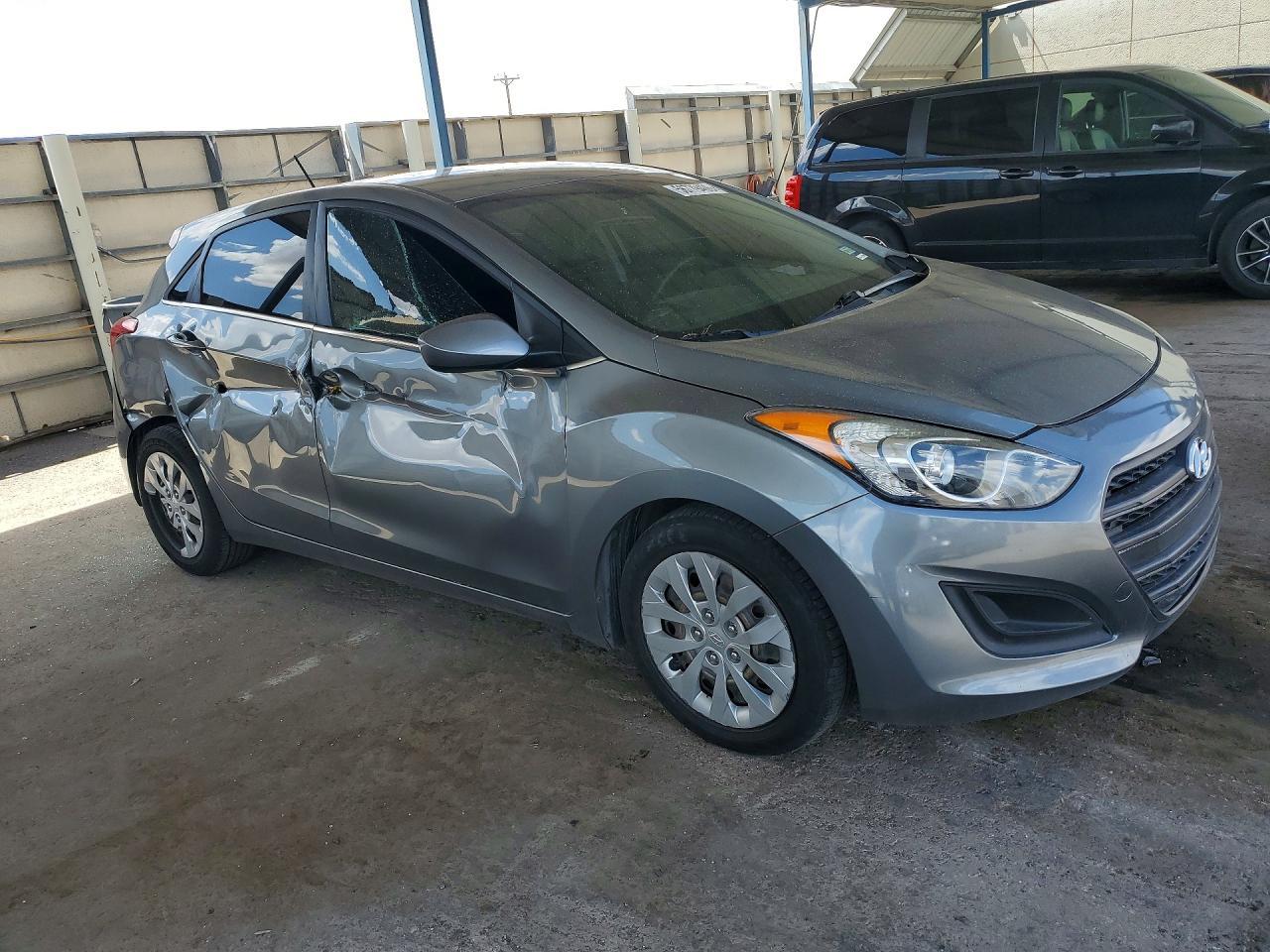 2017 Hyundai Elantra Gt Base - Фото 4