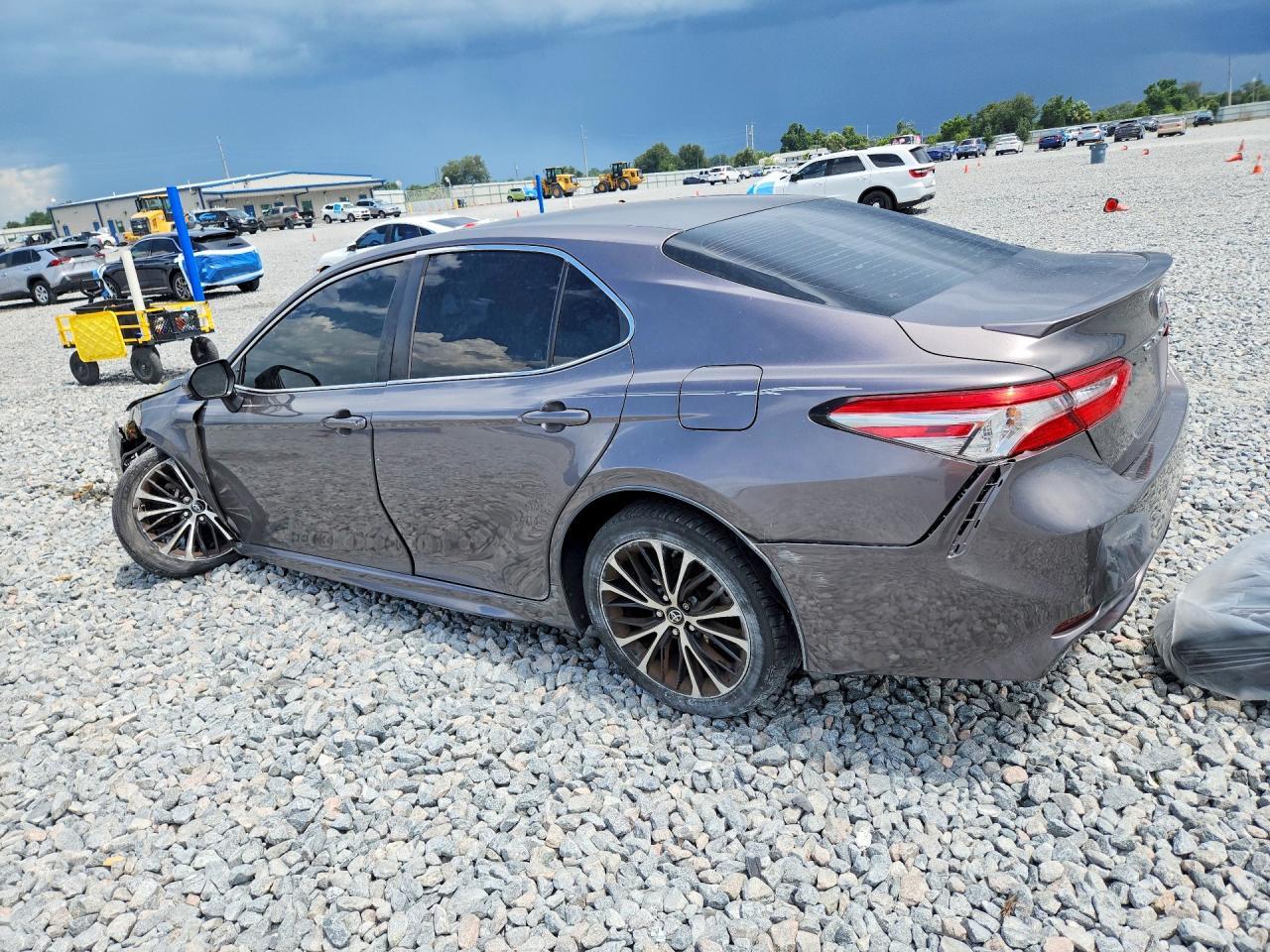 2018 Toyota Camry Se - Фото 2