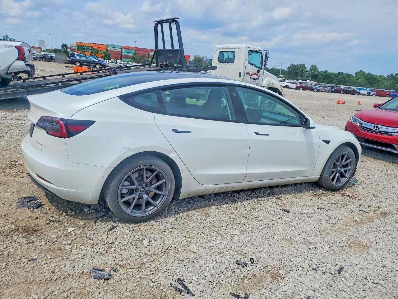 2022 Tesla Model 3 - Image 3