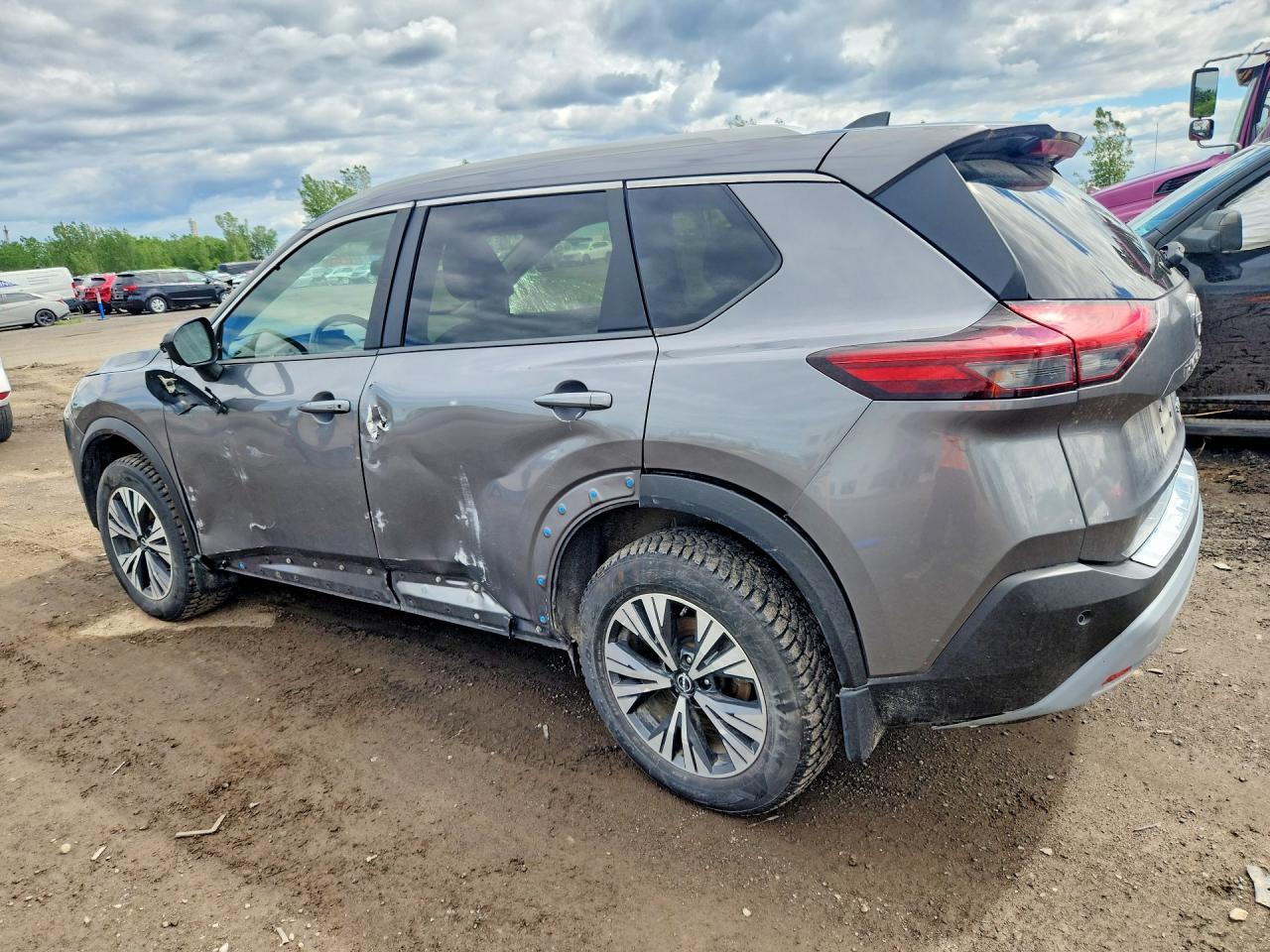 2023 Nissan Rogue Sv - Image 2