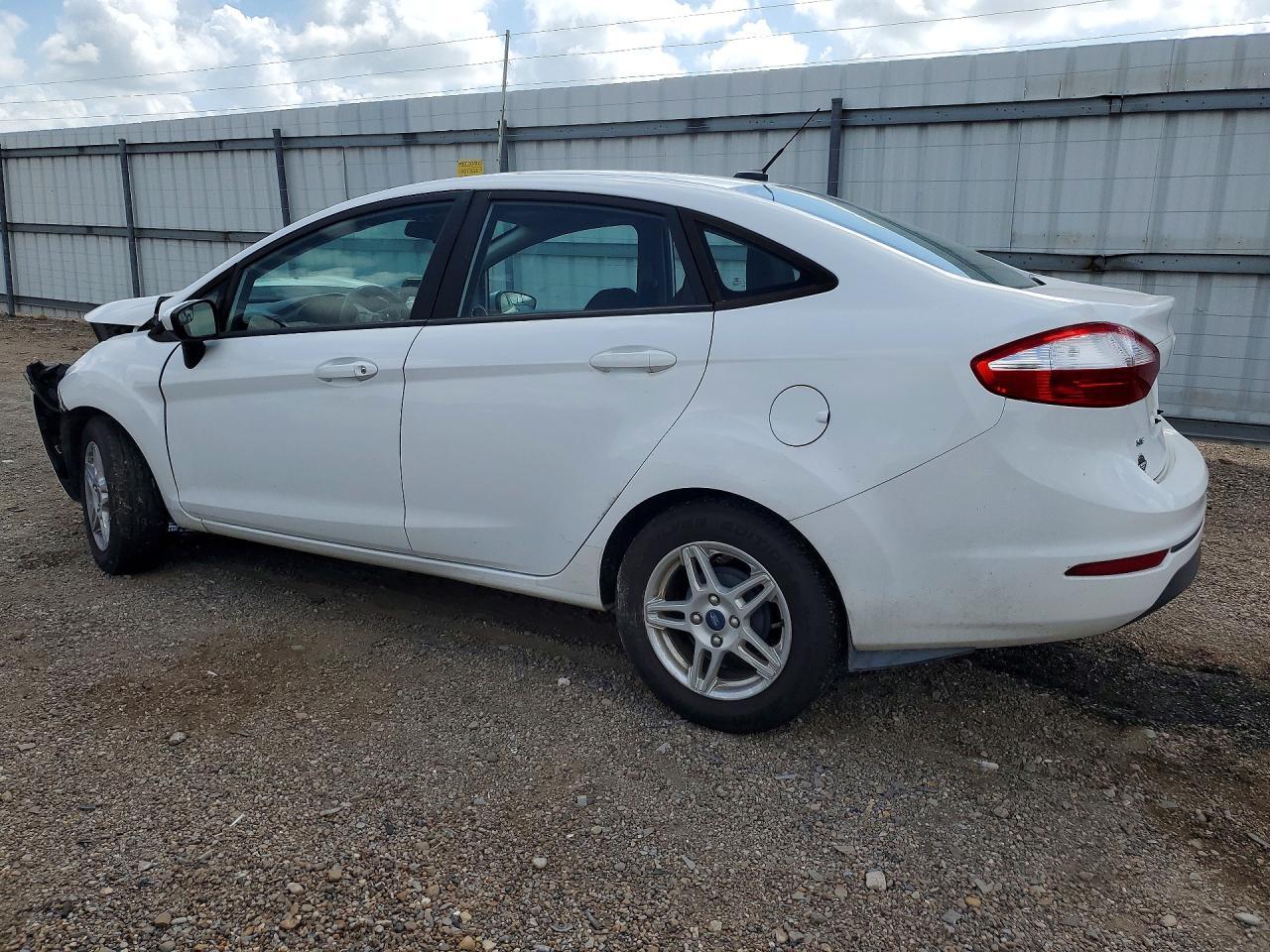 2019 Ford Fiesta Se - Фото 2