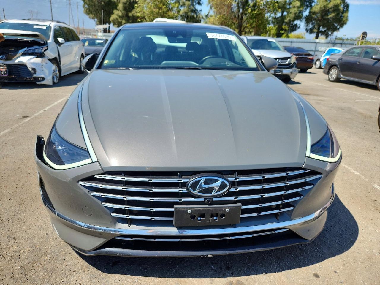 2022 Hyundai Sonata Hybrid Limited - Image 5