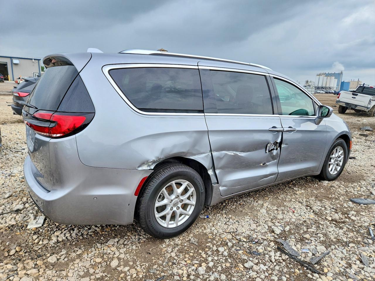 2021 Chrysler Pacifica Touring L - Image 3