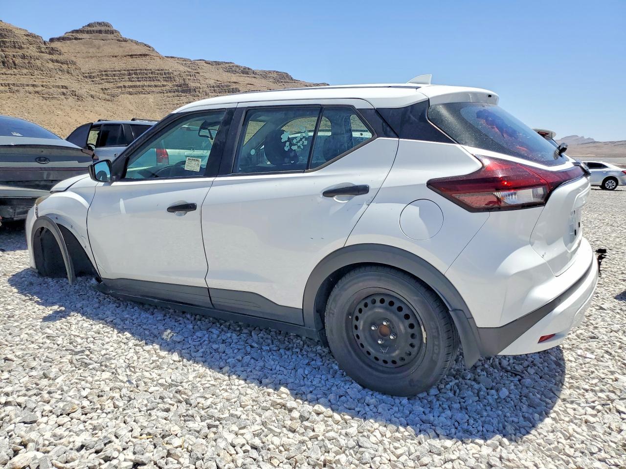 2022 Nissan Kicks S - Фото 2