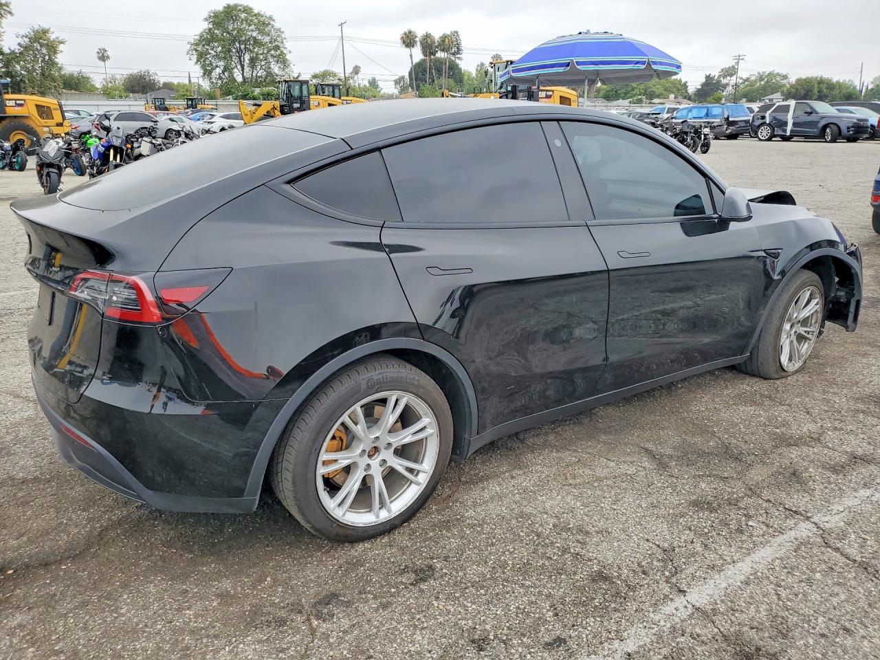 2023 Tesla Model Y - Фото 3