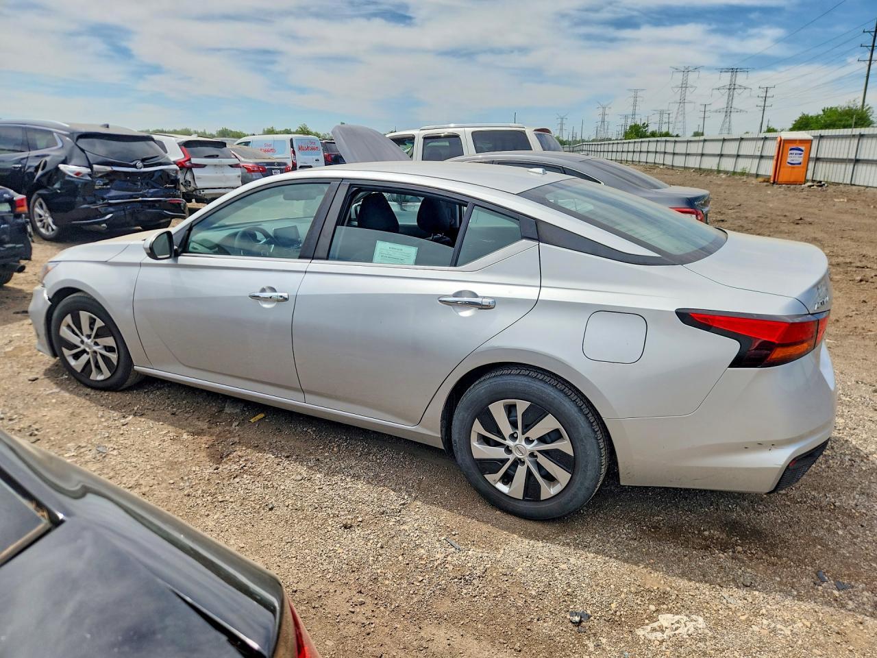2019 Nissan Altima S - Фото 2