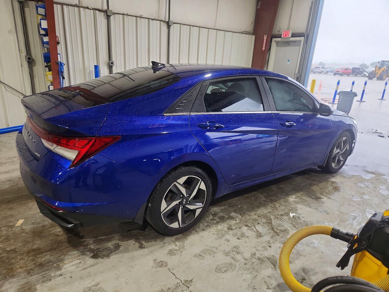 2023 Hyundai Elantra Limited - Фото 3