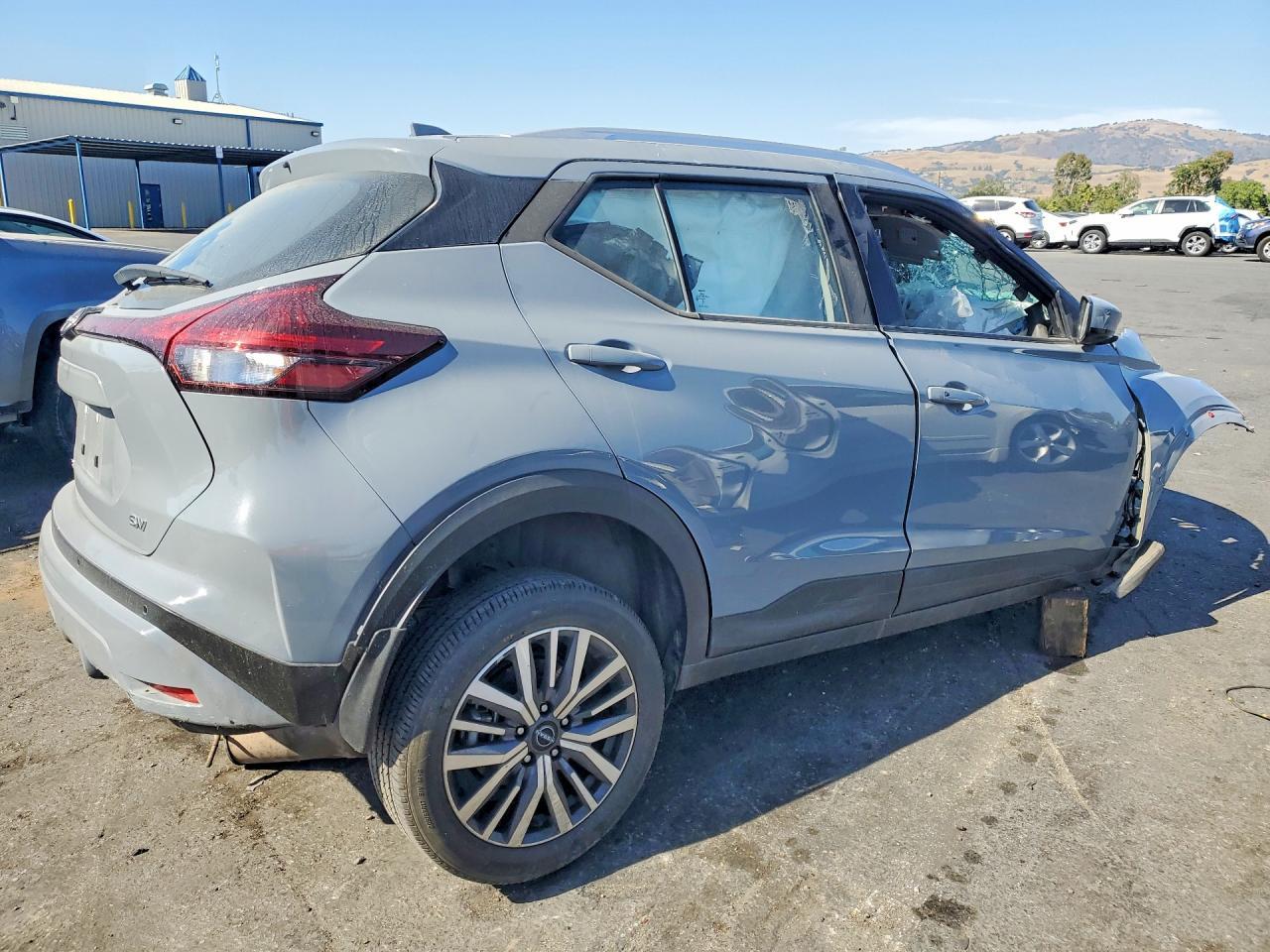 2023 Nissan Kicks Sv - Image 3