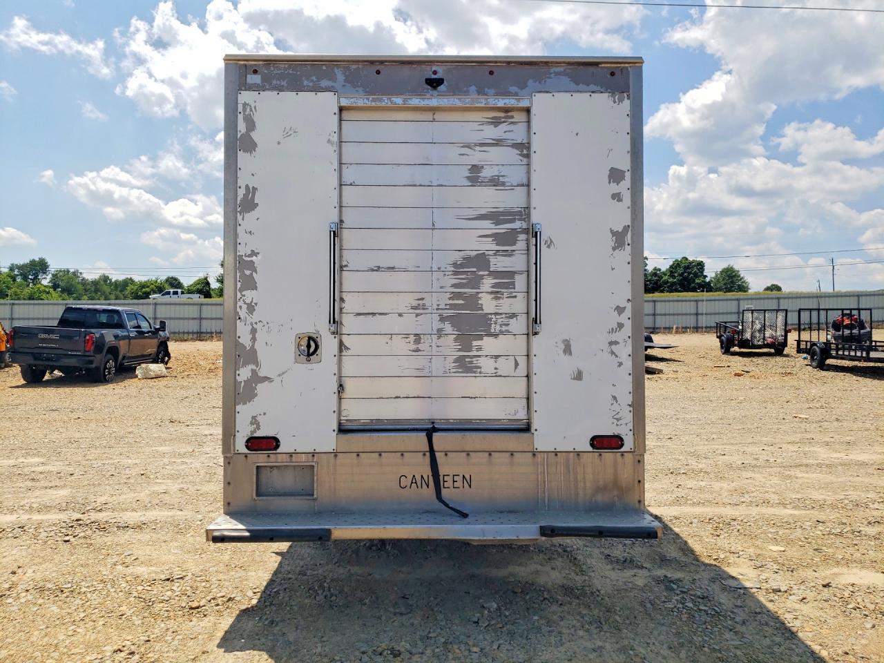 2017 Chevrolet Express Refrigerated Box Truck - Image 6