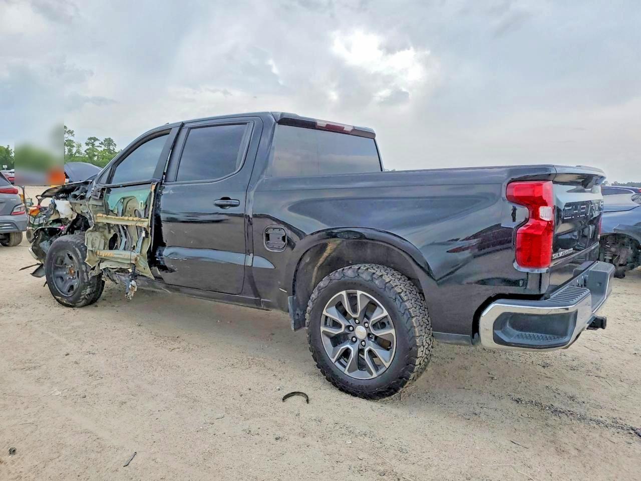 2022 Chevrolet Silverado Ltd K1500 Lt - Image 2
