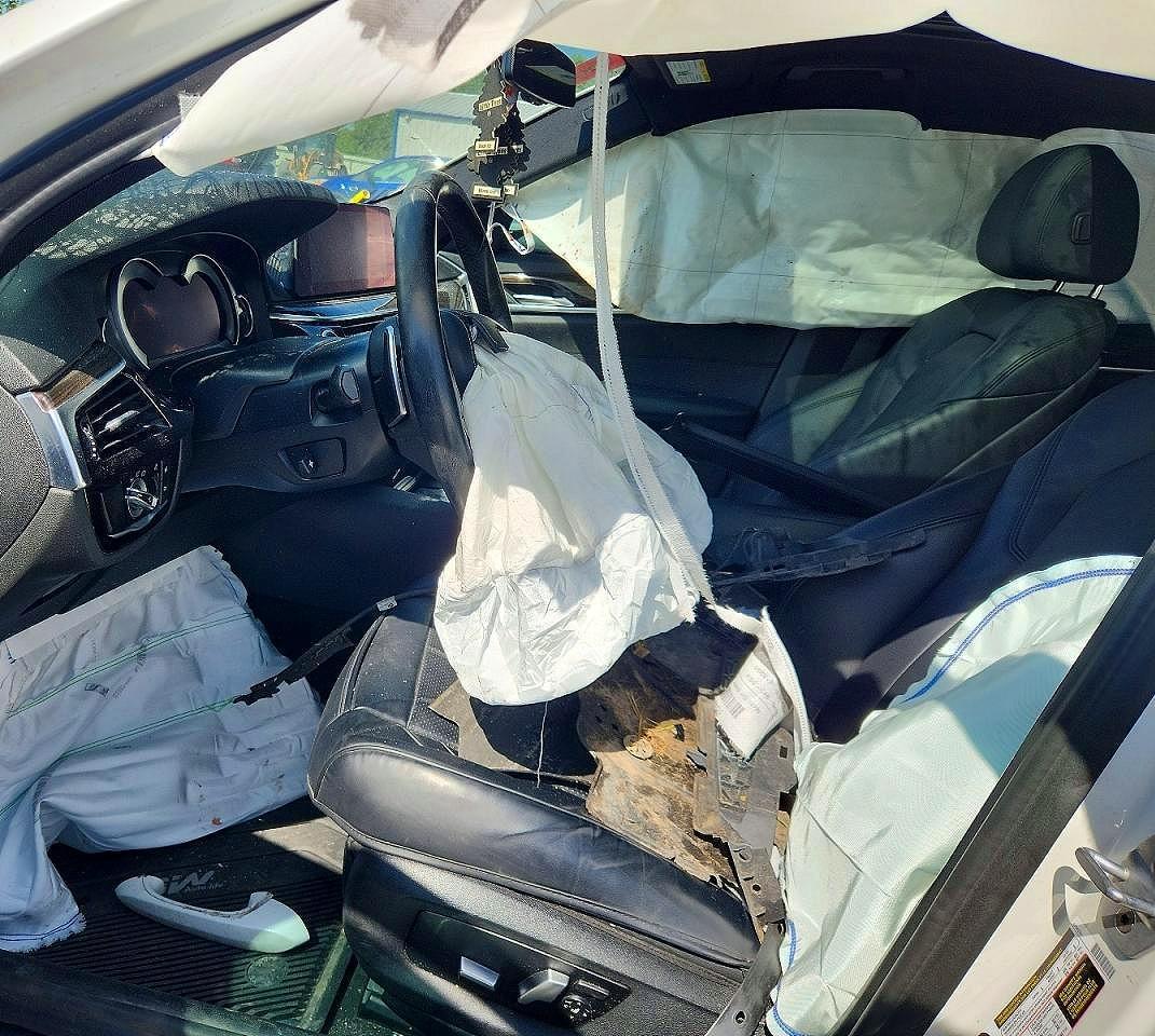 2019 BMW 530 Xi - Image 7