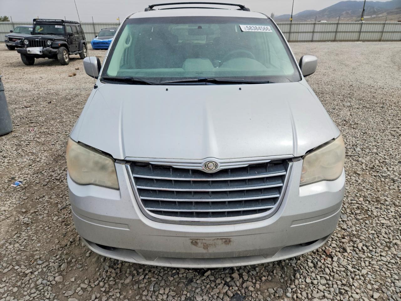2010 Chrysler Town & Country Touring - Фото 5