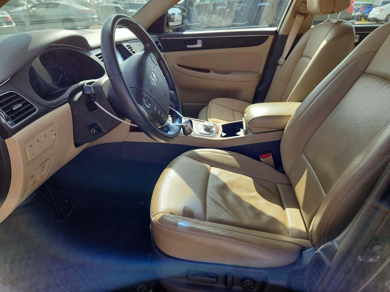 2013 Hyundai Genesis 3.8L - Фото 7