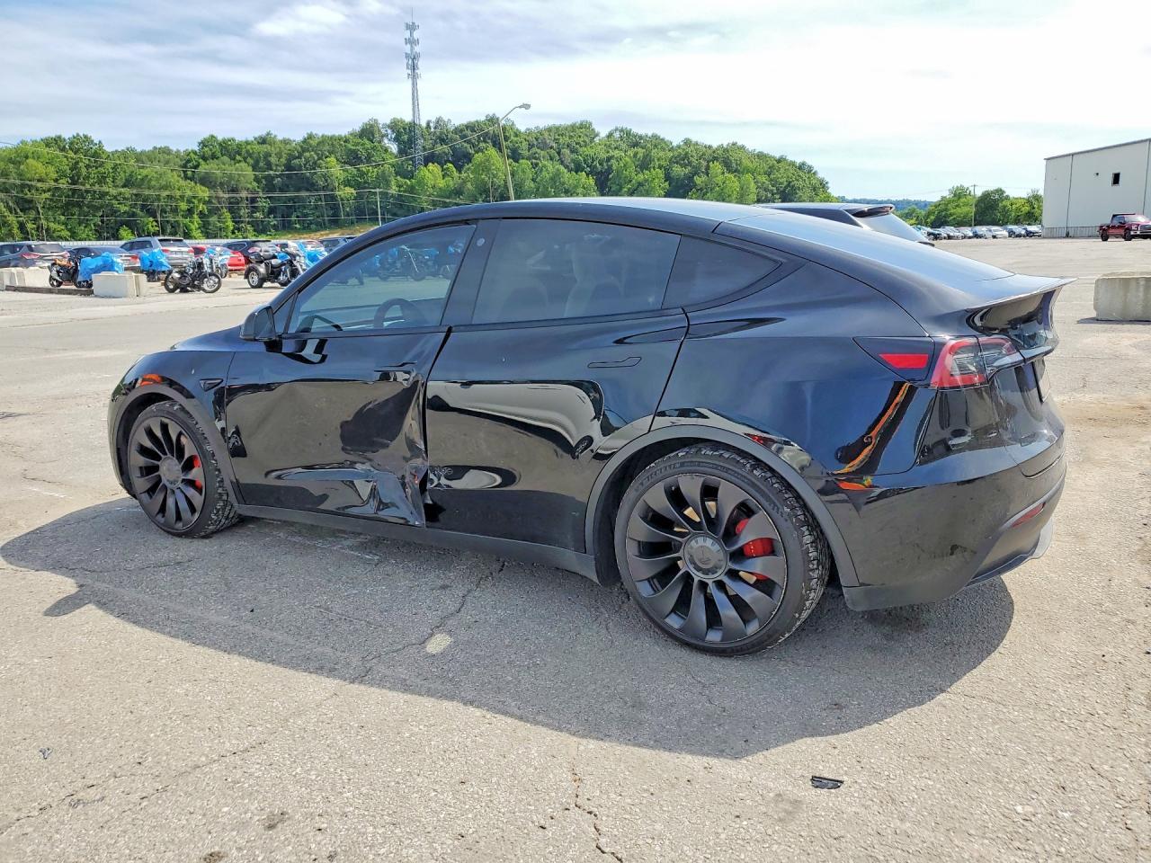 2022 Tesla Model Y - Image 2