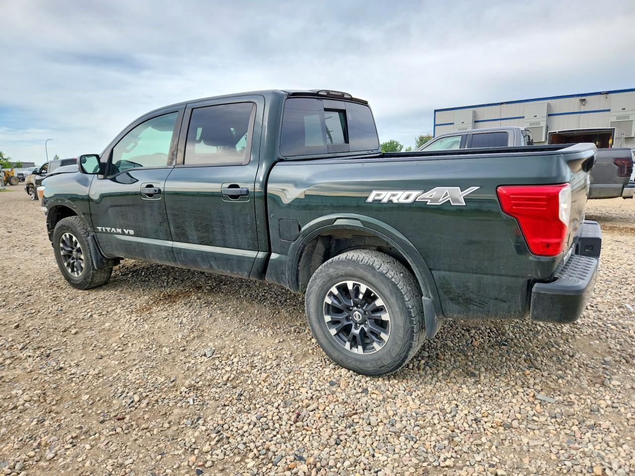2019 Nissan Titan Pro-4X - Фото 2