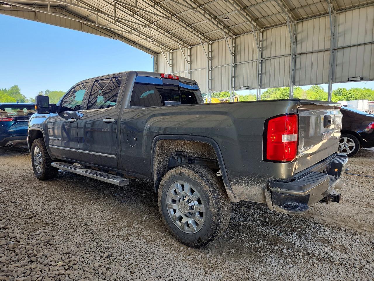 2017 GMC Sierra K2500 Denali - Image 2