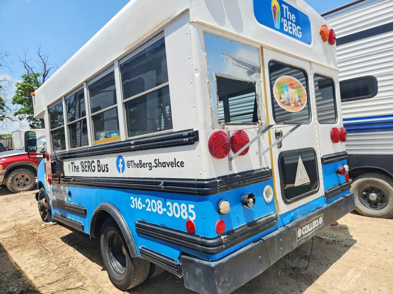 2000 Cprd Express 3500 - Shuttle Bus - Image 2
