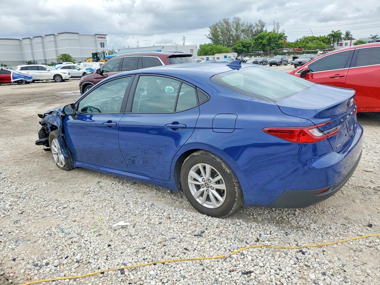2025 Toyota Camry Le - Фото 2