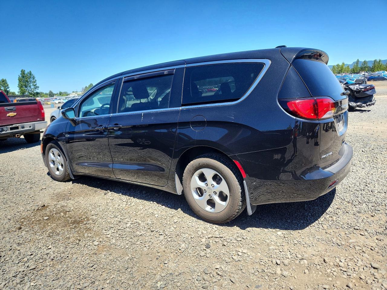 2017 Chrysler Pacifica Lx - Фото 2