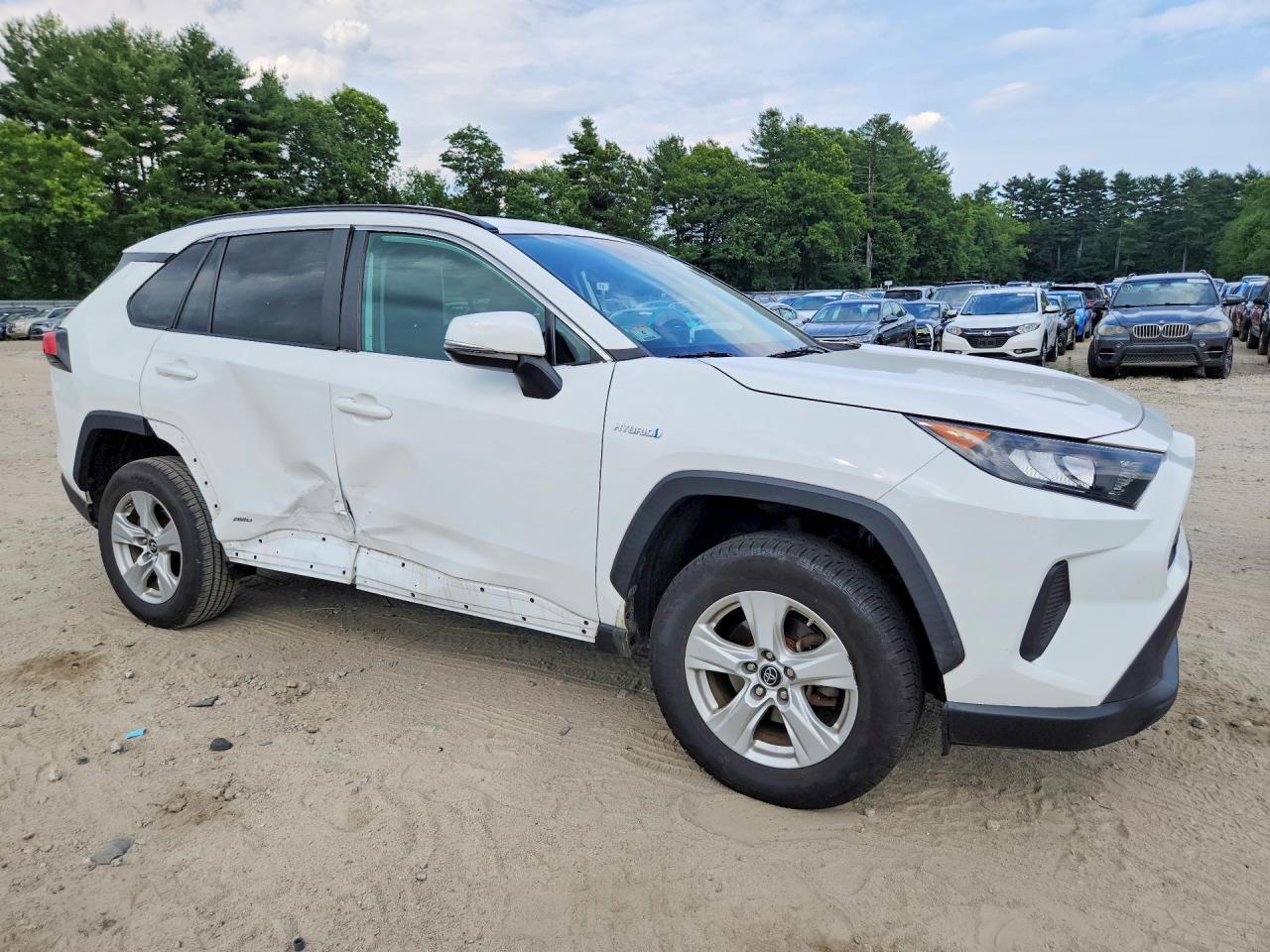 2020 Toyota Rav4 Le - Image 4