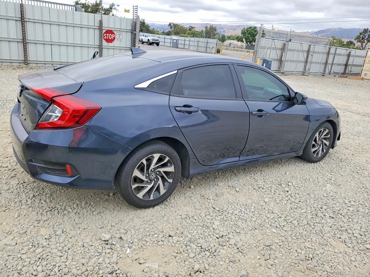 2018 Honda Civic Ex - Image 3