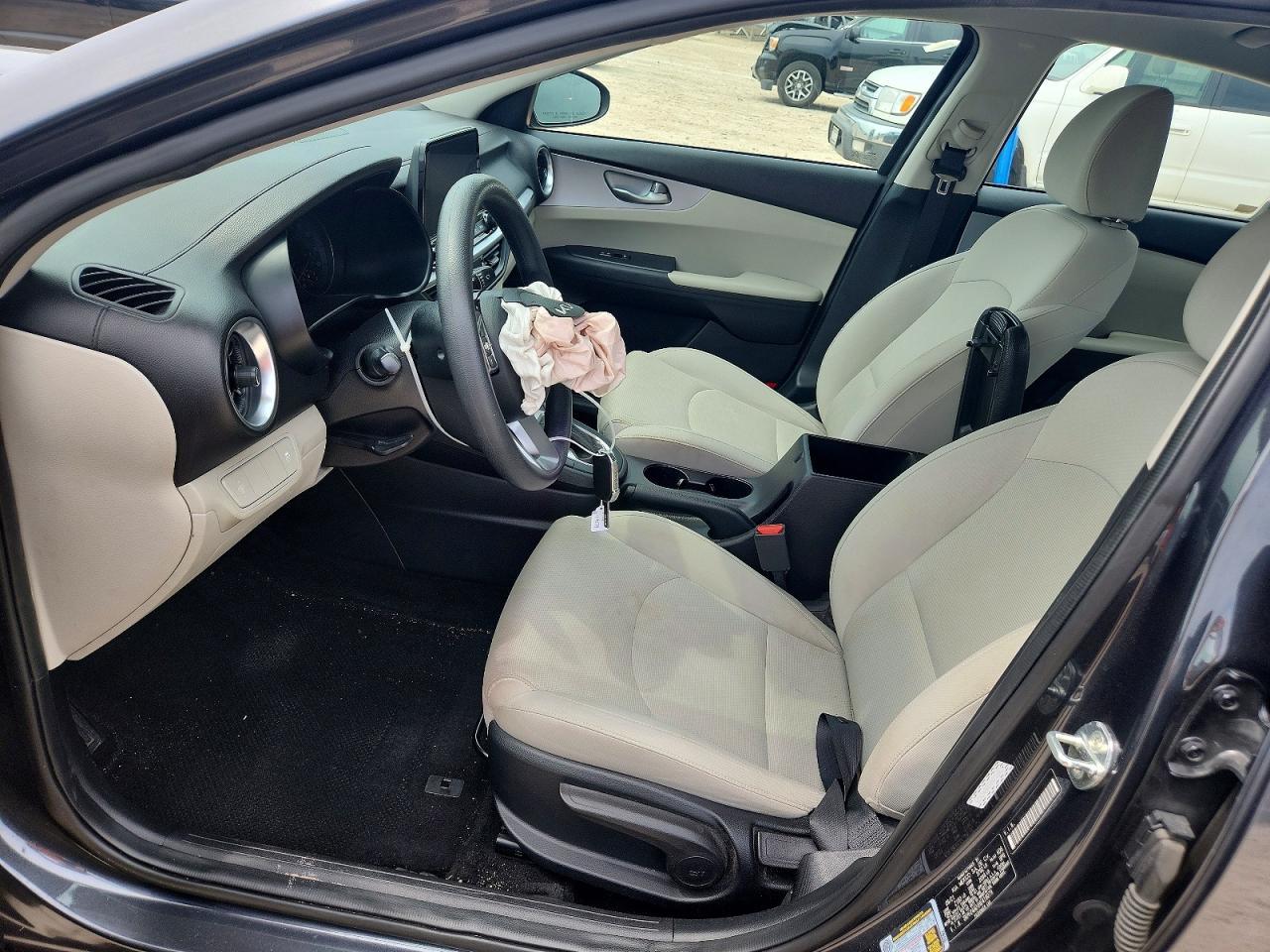 2022 Kia Forte Lxs - Image 7