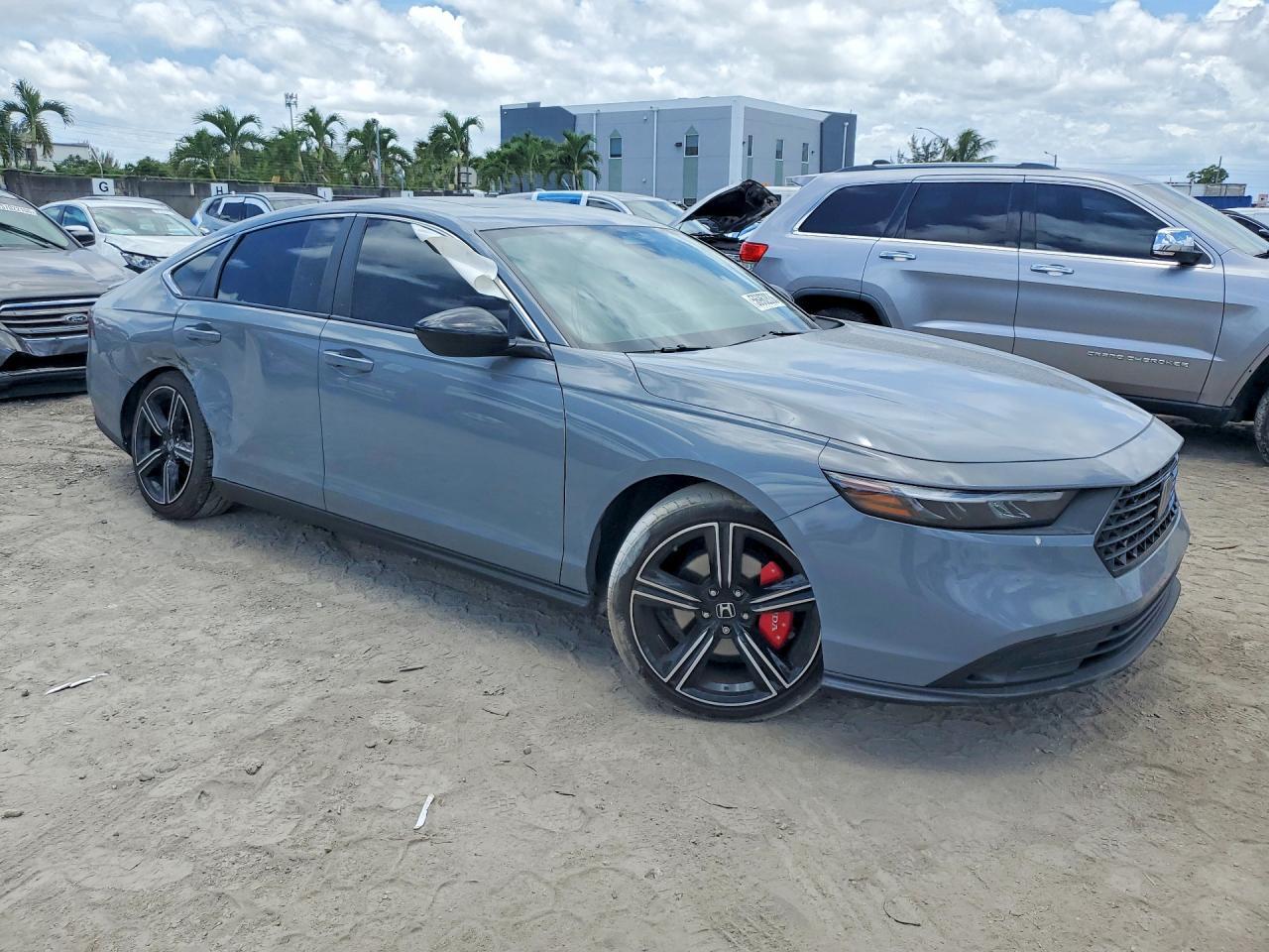 2023 Honda Accord Hybrid Sport - Image 4
