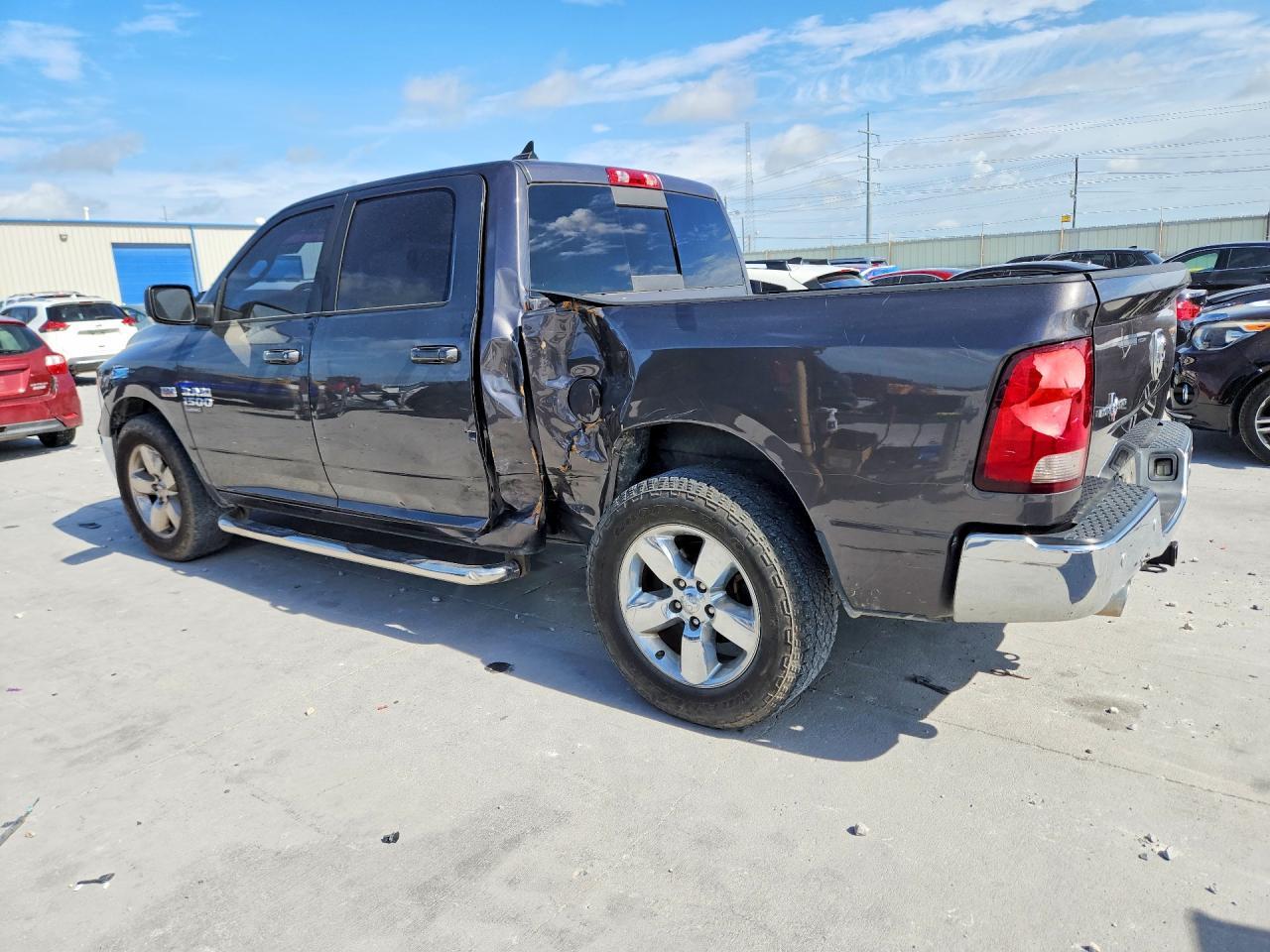 2019 Ram 1500 Classic Slt - Фото 2