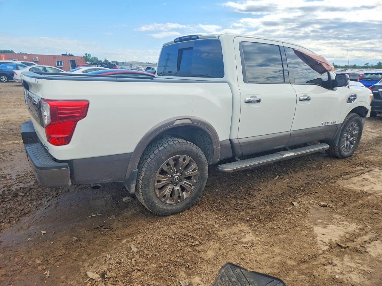 2017 Nissan Titan Platinum Reserve - Image 3