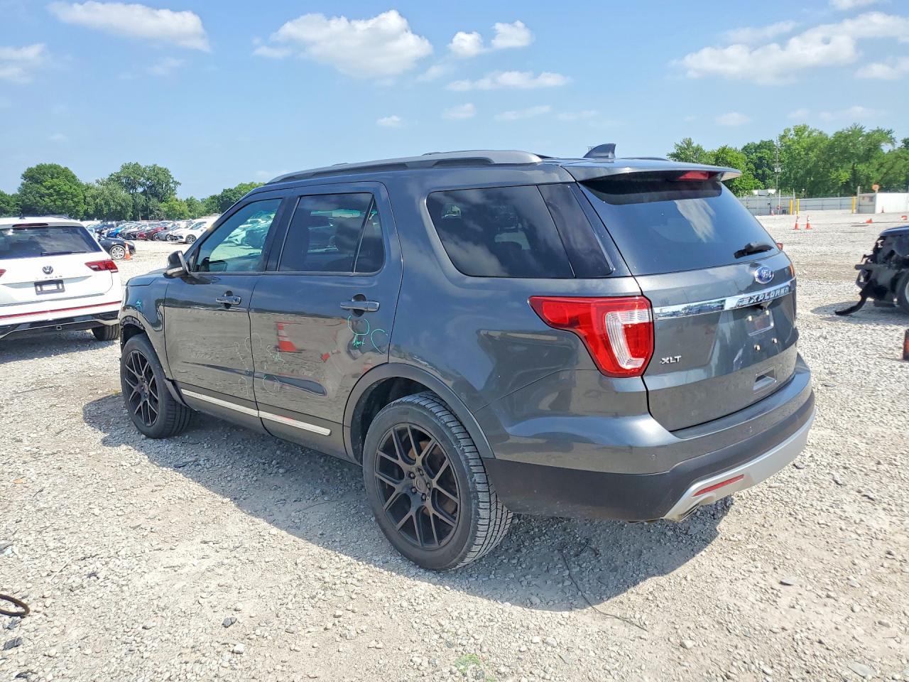 2016 Ford Explorer Xlt - Image 2