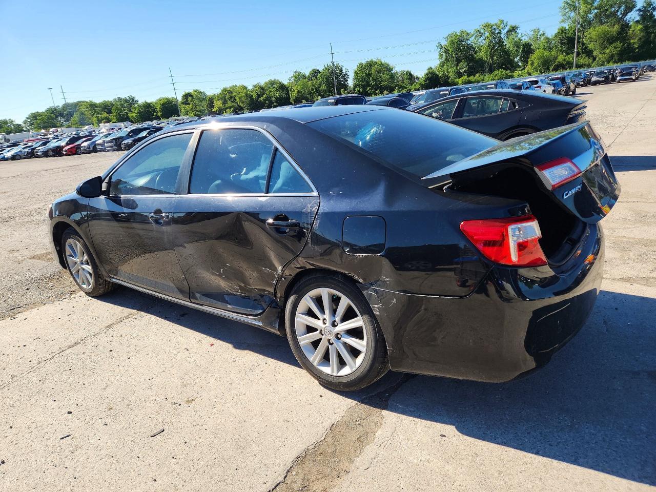 2014 Toyota Camry Xle - Image 2