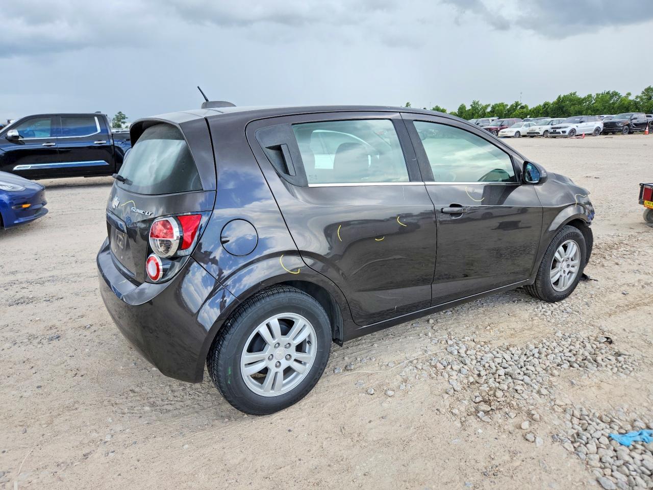 2016 Chevrolet Sonic Lt - Фото 3
