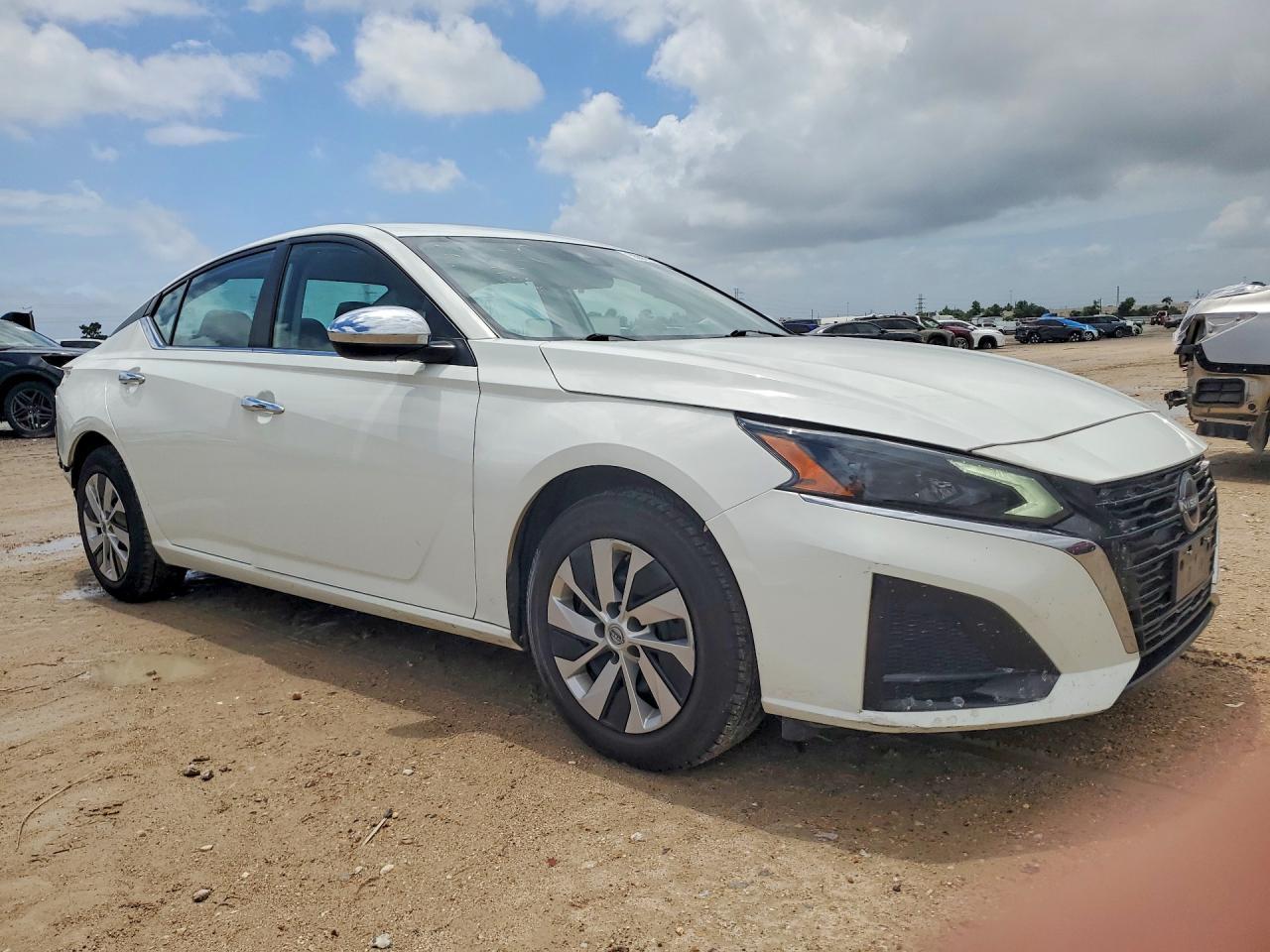2024 Nissan Altima S - Image 4