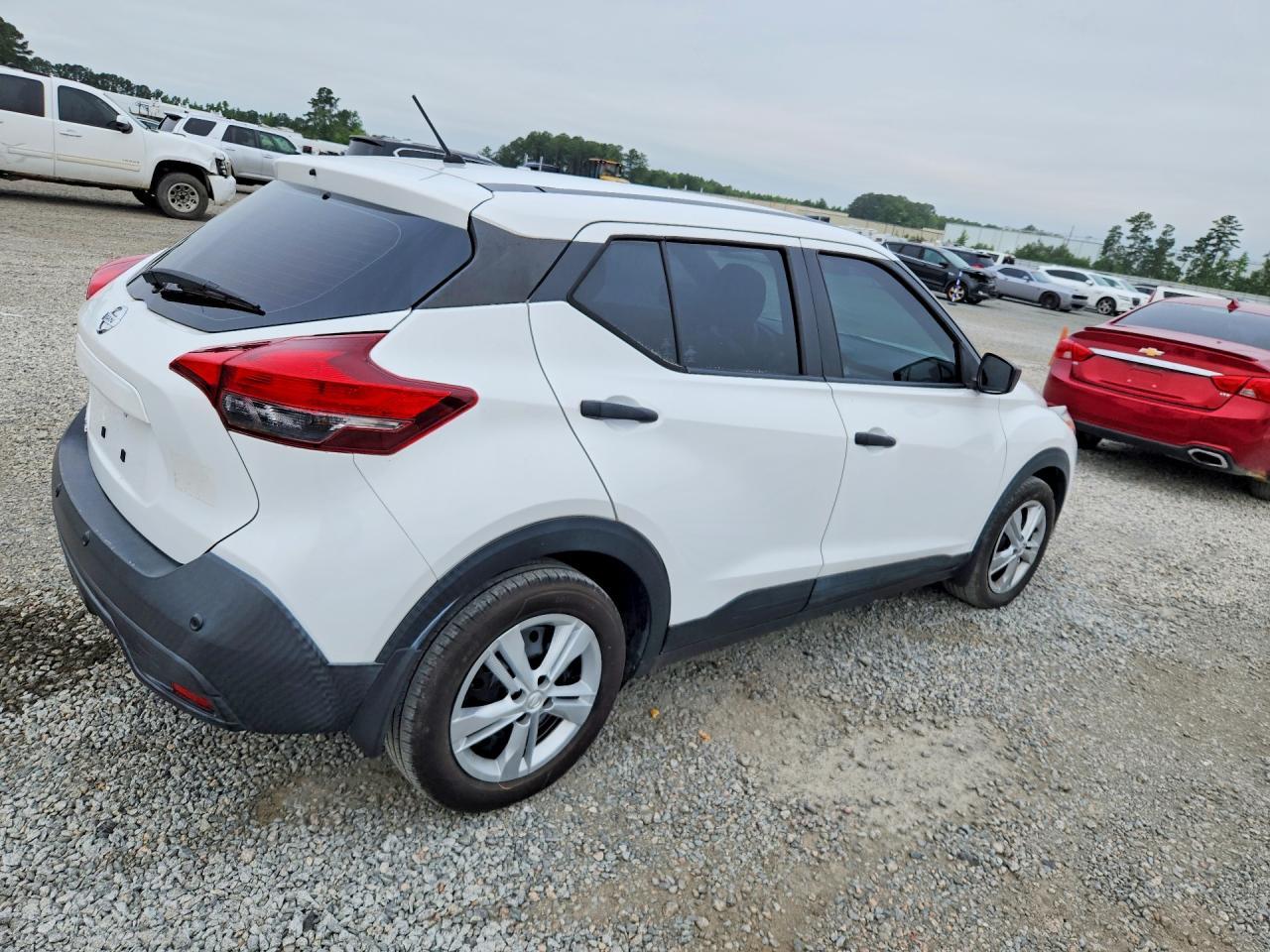 2020 Nissan Kicks S - Фото 3